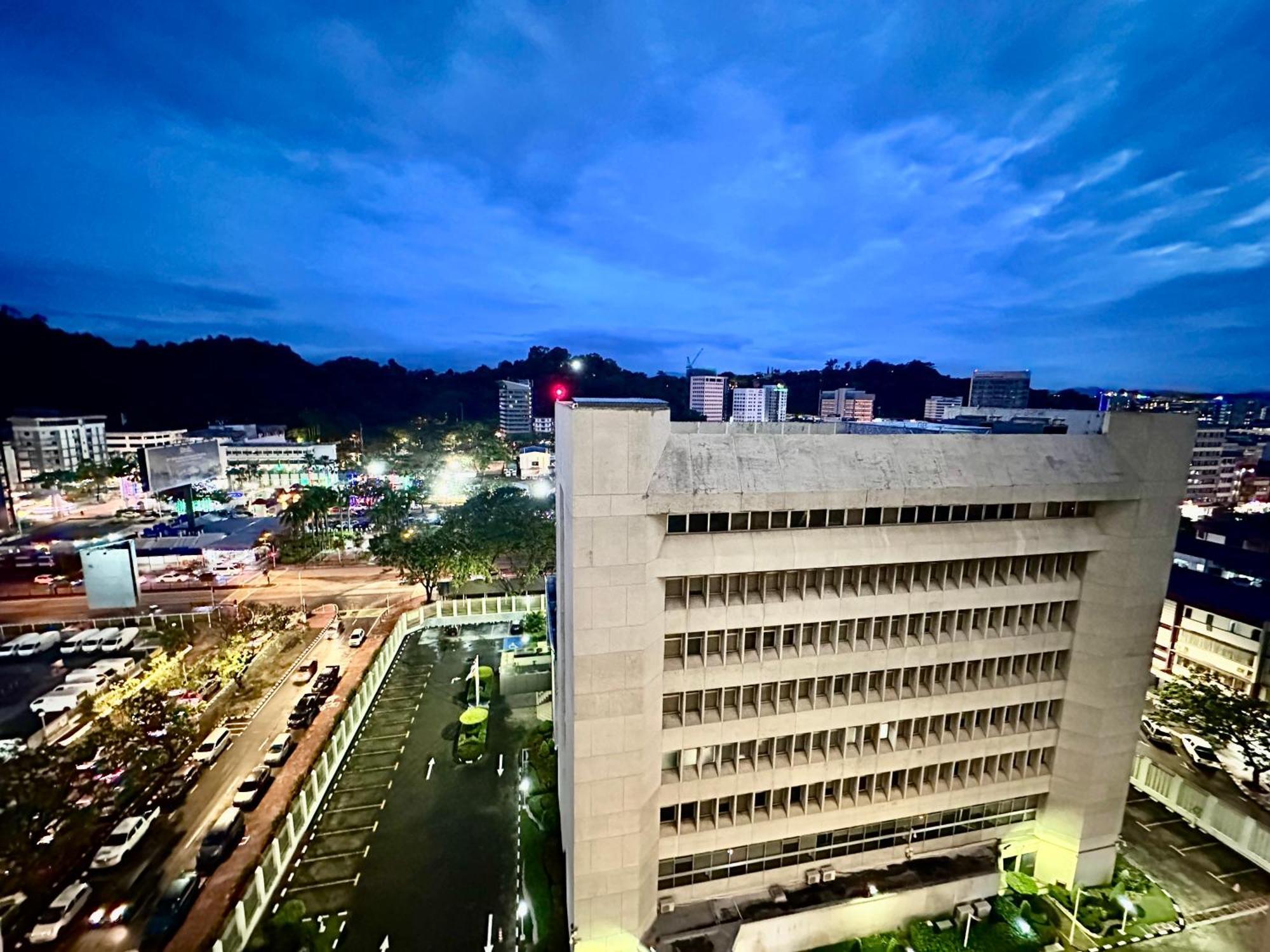 Kota Kinabalu City Centre @ The Shore By Casa Yolo Bagian luar foto